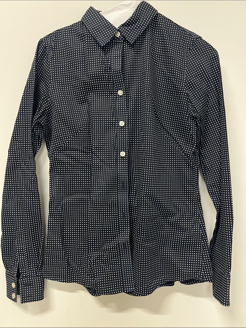 Banana Republic Button Up, Long Sleeve, Polka Dot, fitted, non iron, Sz 4, Bl&Wh